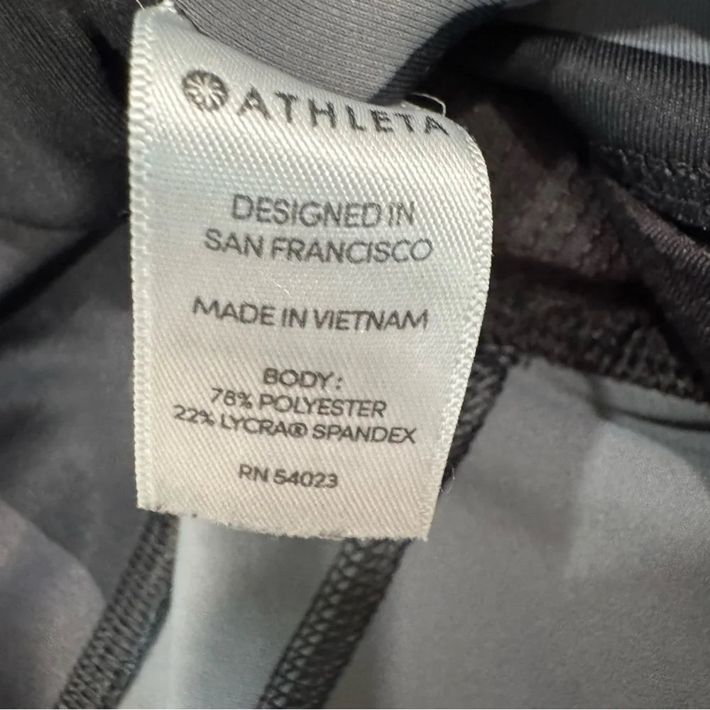 Athleta Small Petite Camouflage Print cropped Leggings with zip‎ thigh pockets